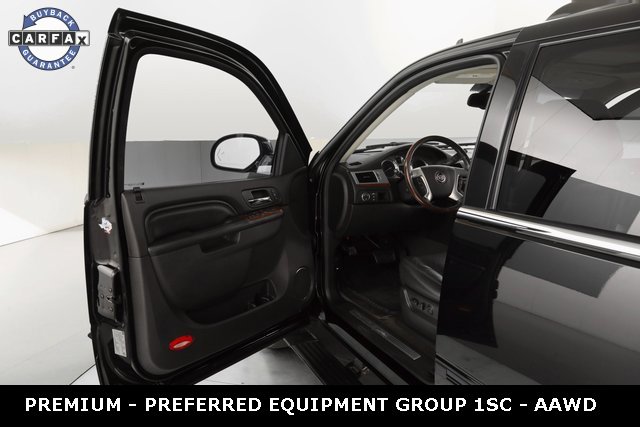 Used 2013 Cadillac Escalade Premium image 18