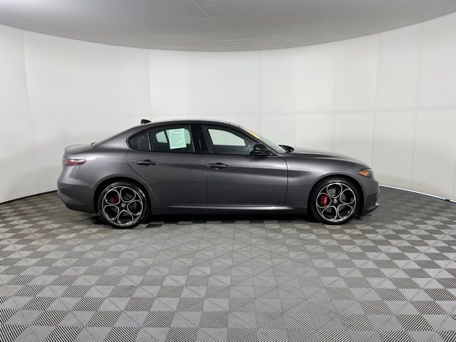 Used 2025 Alfa Romeo Giulia AWD w/ Veloce Package AWD image 8