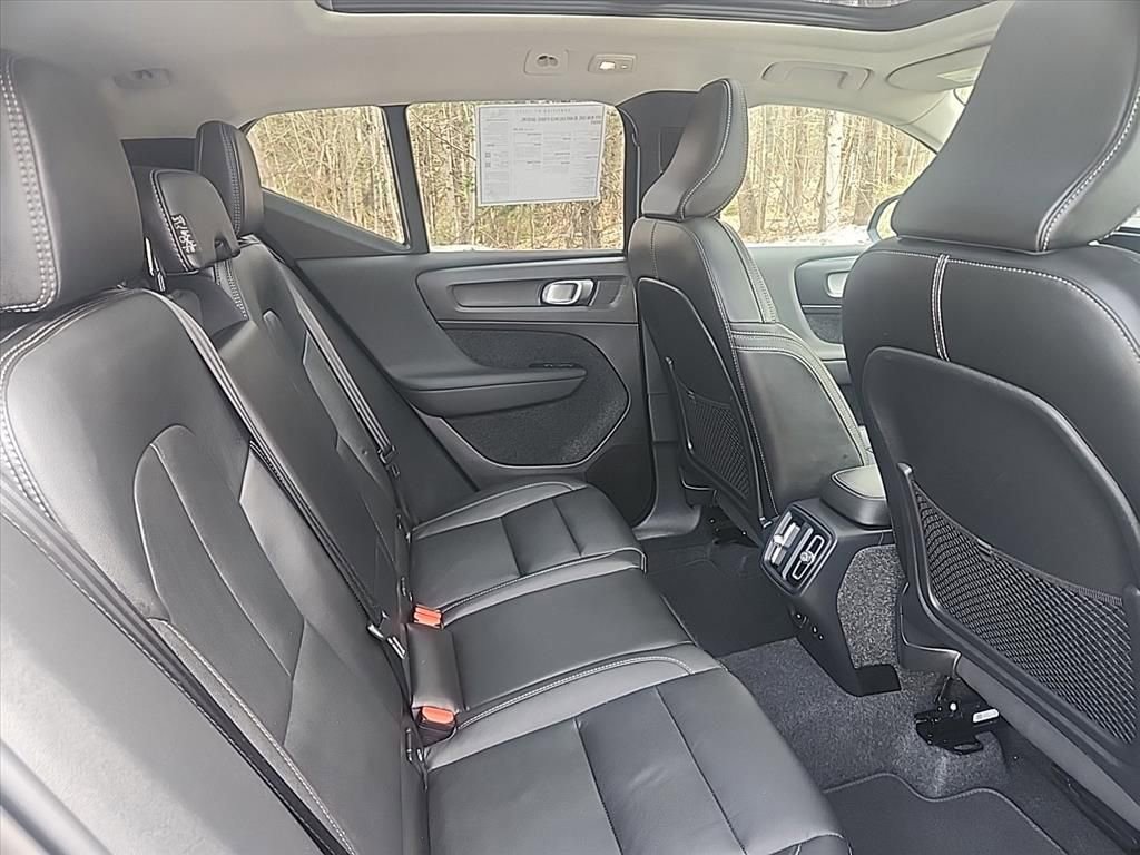 Certified 2025 Volvo XC40 B5 Core AWD/4WD image 35