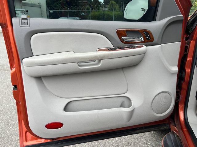 Used 2007 Chevrolet Avalanche LTZ w/ LTZ Preferred Equipment Group RWD image 16