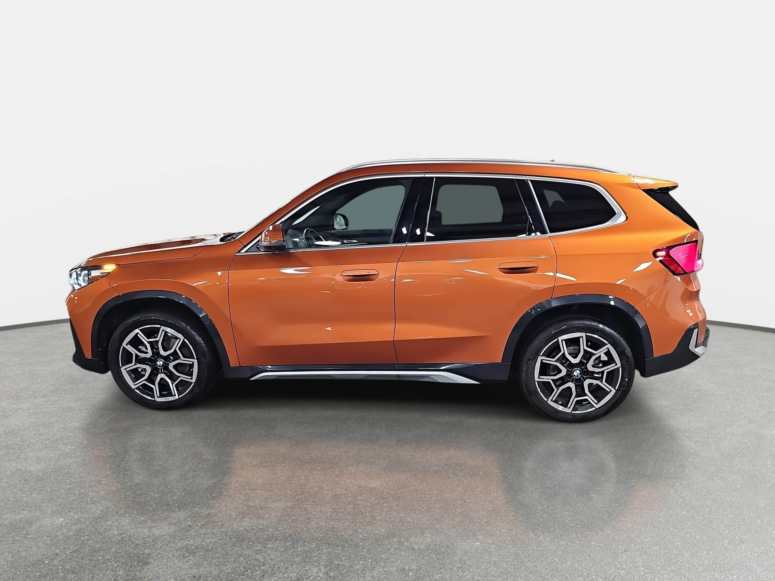 Certified 2025 BMW X1 xDrive28i image 9