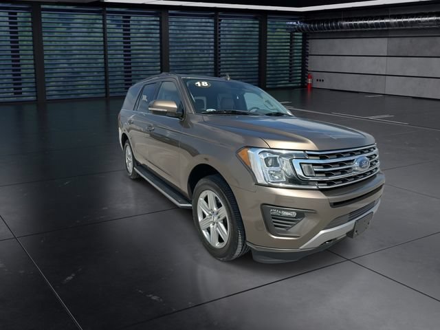 Used 2018 Ford Expedition XLT w/ Equipment Group 202A AWD/4WD image 3