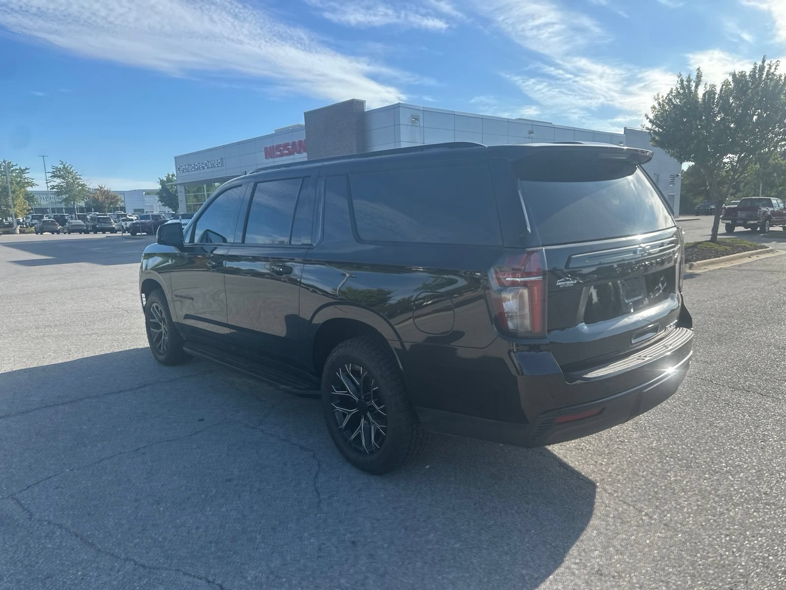 Used 2023 Chevrolet Suburban RST w/ Luxury Package AWD/4WD image 7