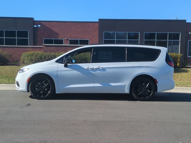 New 2026 Chrysler Pacifica Select w/ S Appearance Package FWD image 10