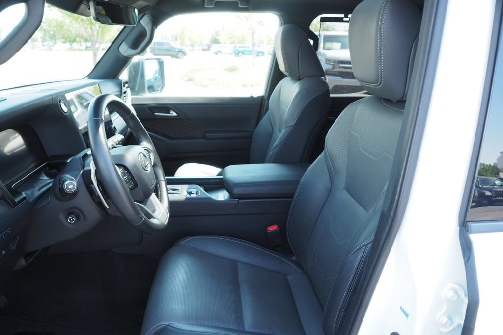 Used 2024 Lexus GX 550 w/ Cold Area Package AWD/4WD image 14