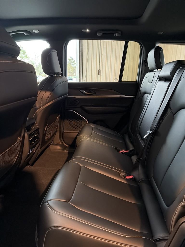 New 2025 Jeep Grand Cherokee Limited image 18