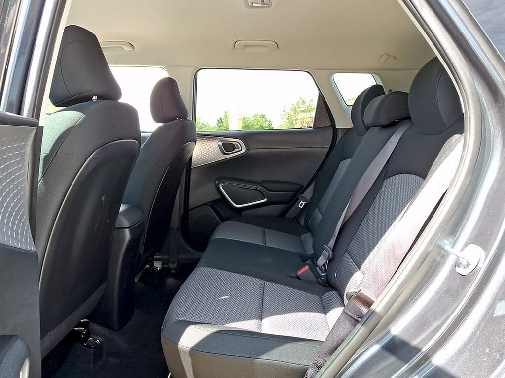 Used 2025 Kia Soul LX w/ LX Technology Package FWD image 10