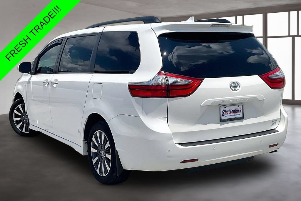 Used 2020 Toyota Sienna XLE Premium AWD/4WD image 4