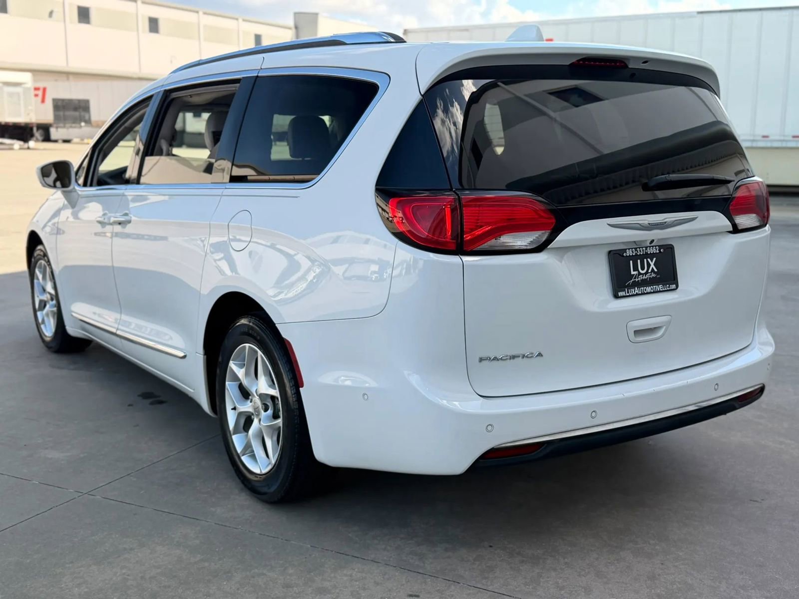 Used 2017 Chrysler Pacifica Touring-L Plus image 10