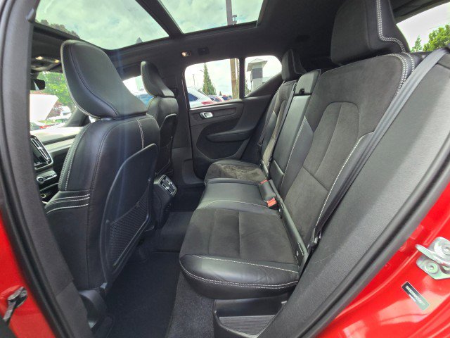 Used 2021 Volvo XC40 T5 R-Design image 19