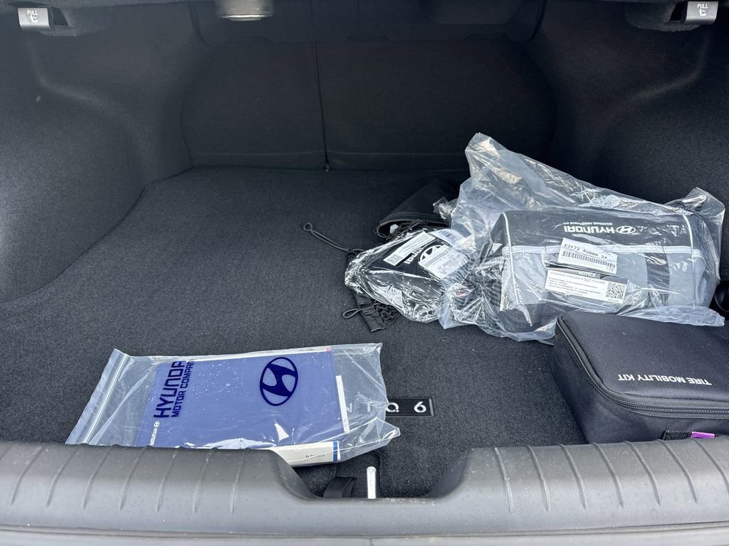 Used 2024 Hyundai Ioniq 6 Limited image 18