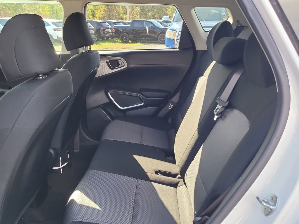 Used 2022 Kia Soul LX image 11