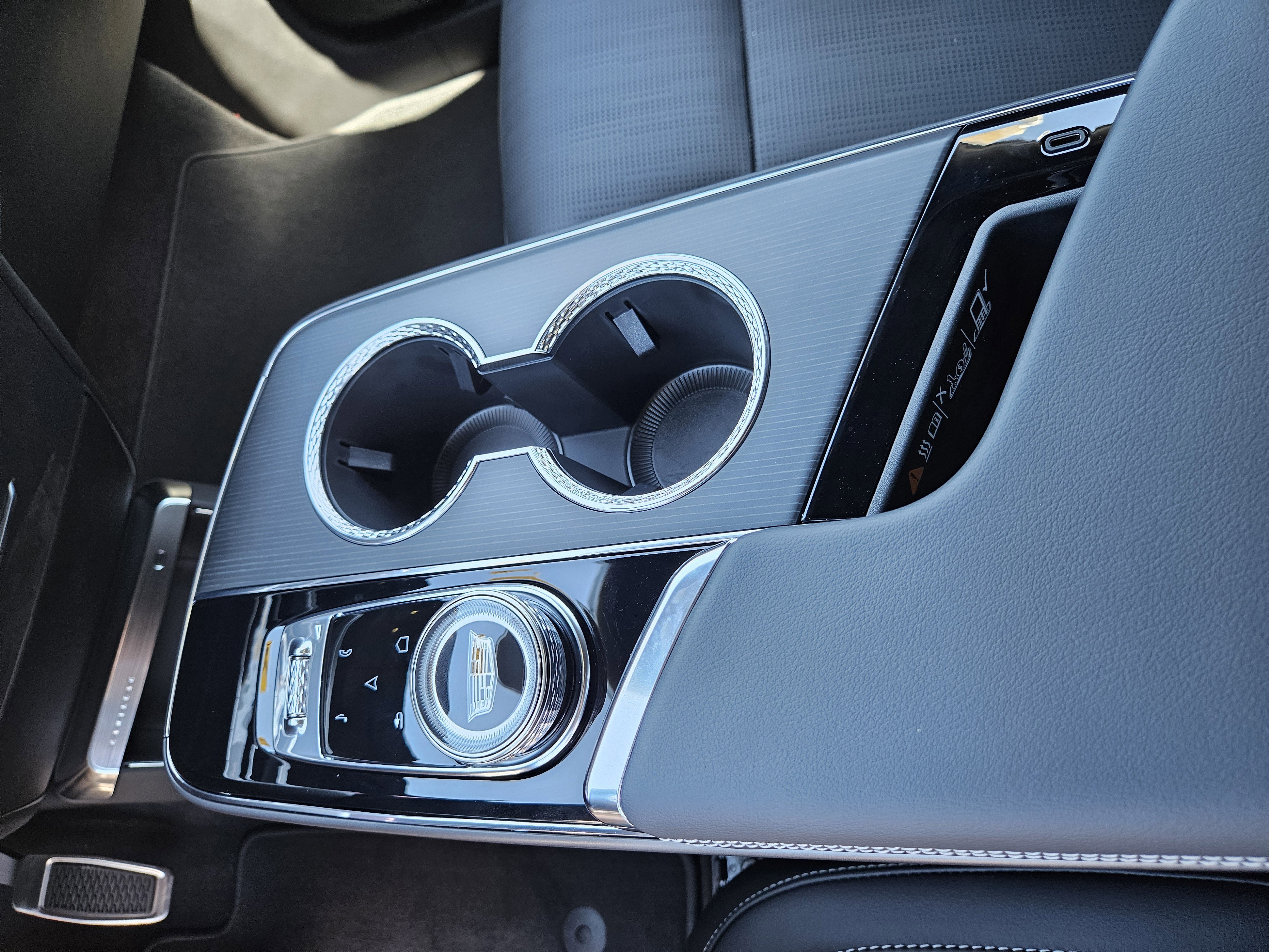 New 2026 Cadillac Lyriq V image 30