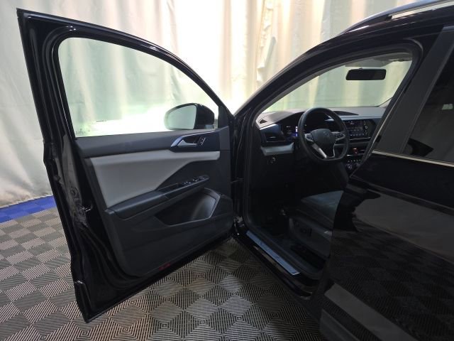 Certified 2022 Volkswagen Taos SE AWD/4WD image 11