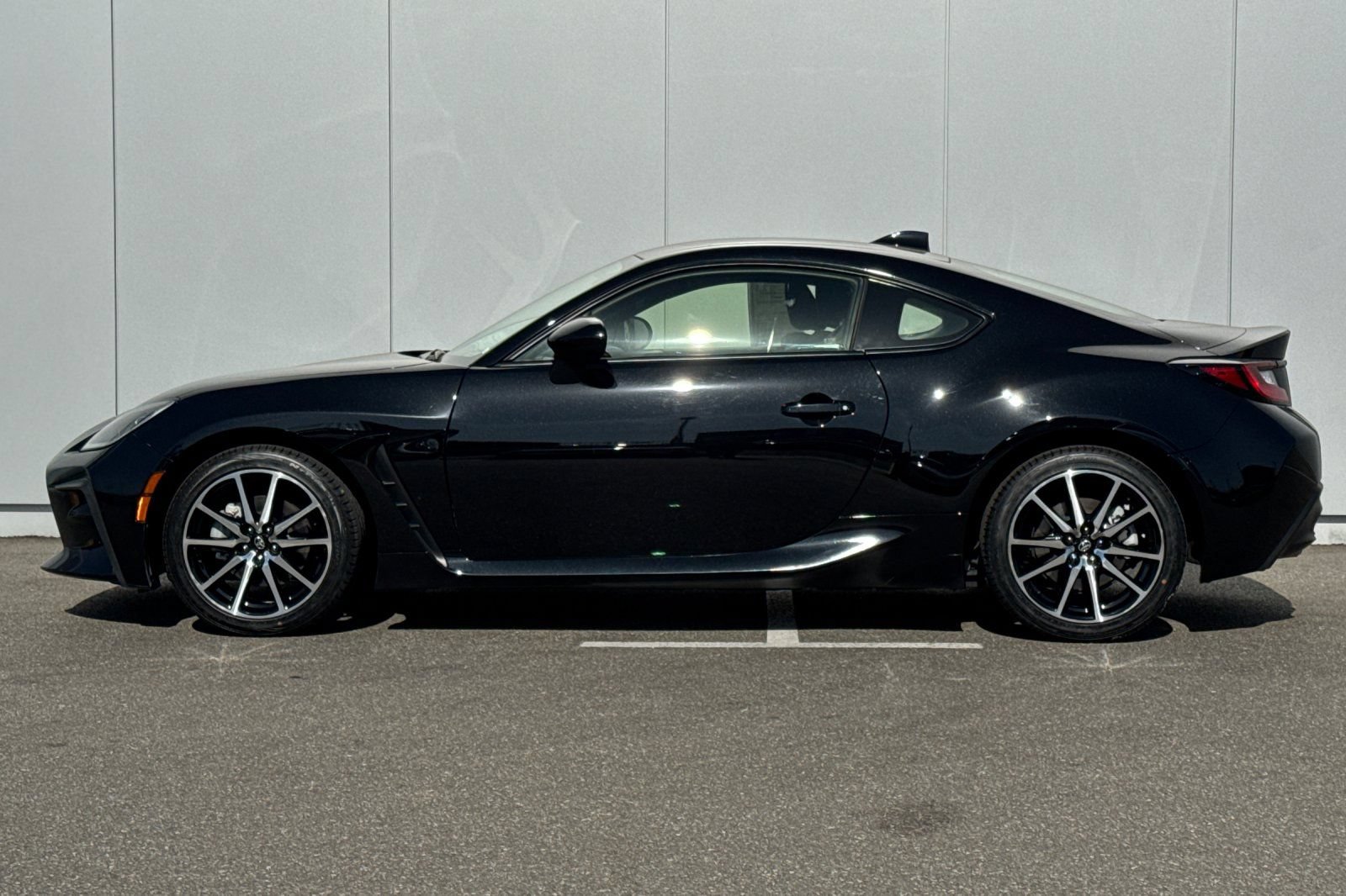 Used 2023 Toyota GR86 RWD image 2