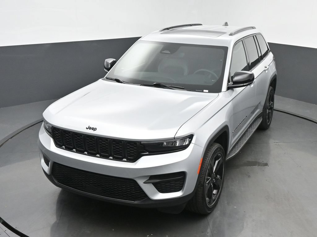 Used 2024 Jeep Grand Cherokee Altitude AWD/4WD image 48