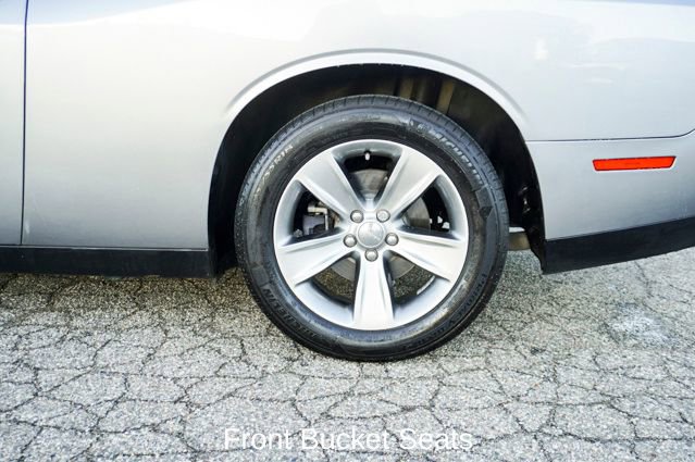 Used 2016 Dodge Challenger SXT image 5