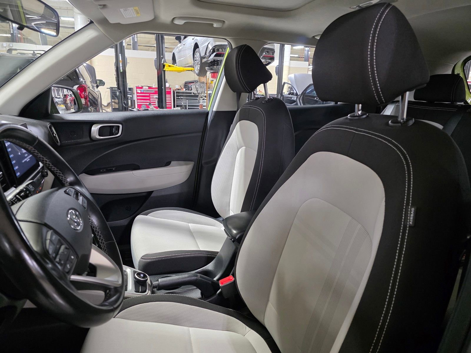 Certified 2023 Hyundai Venue SEL image 22