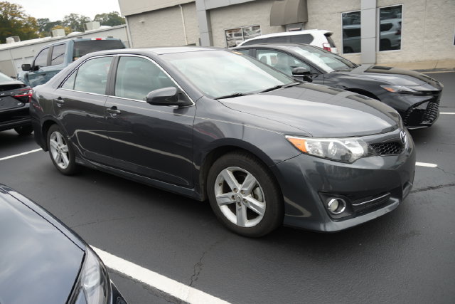 Used 2012 Toyota Camry SE FWD image 3