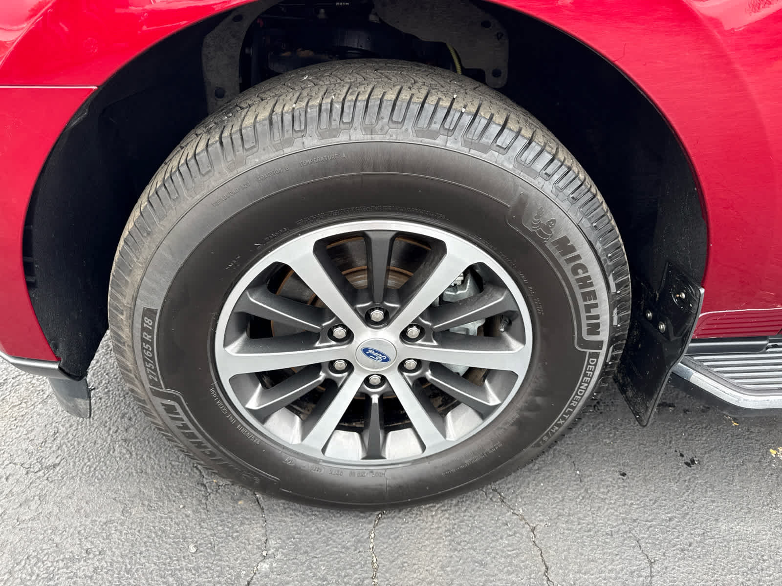 Used 2018 Ford Expedition XLT w/ Equipment Group 202A AWD/4WD image 8