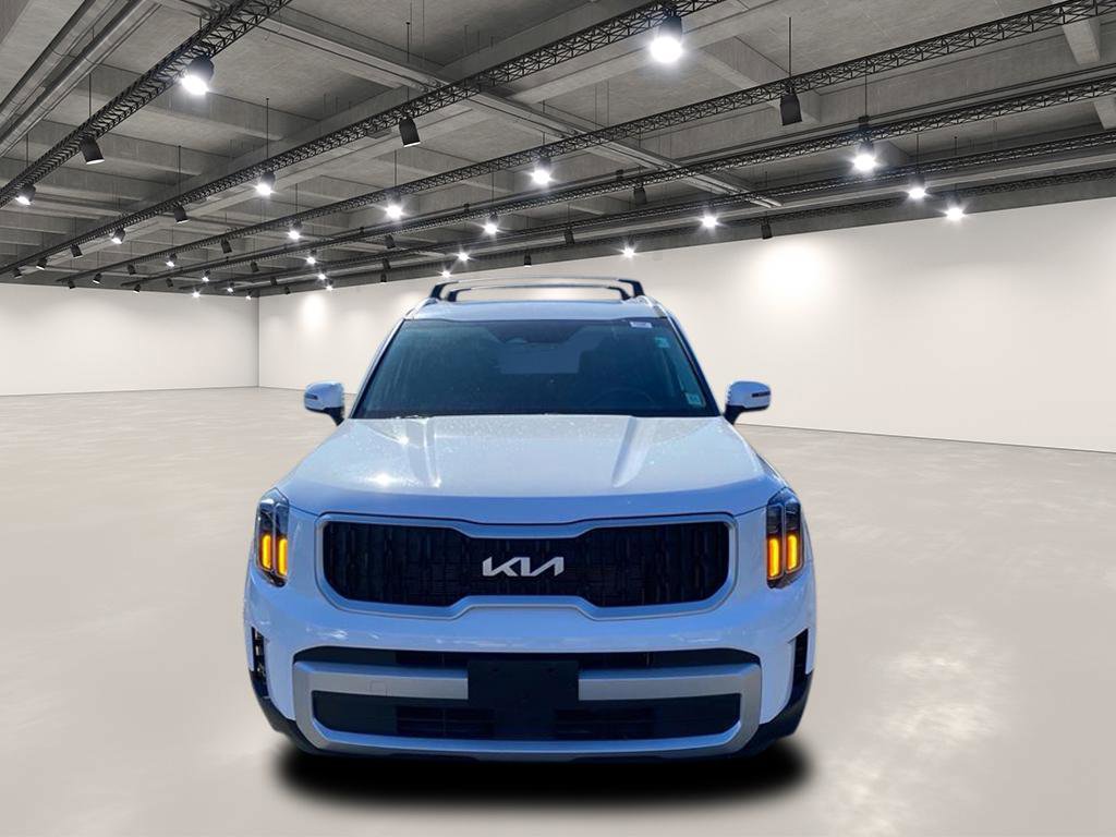 Used 2024 Kia Telluride EX w/ EX Captain's Chair Package image 3