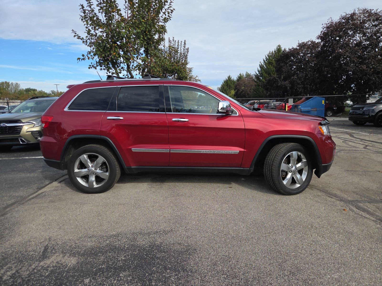 Used 2013 Jeep Grand Cherokee Overland AWD/4WD image 2