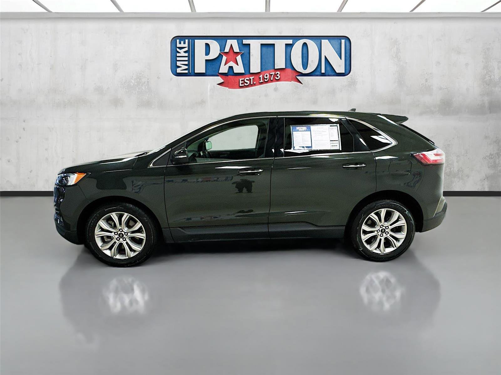Used 2024 Ford Edge Titanium image 4