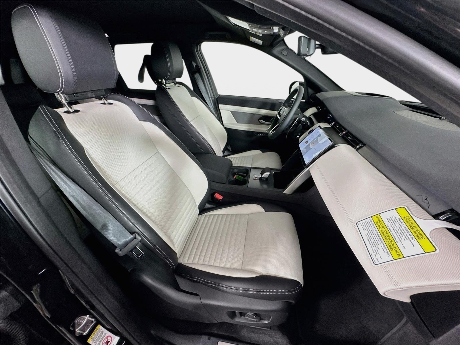 New 2026 Land Rover Discovery Sport Landmark AWD/4WD image 30