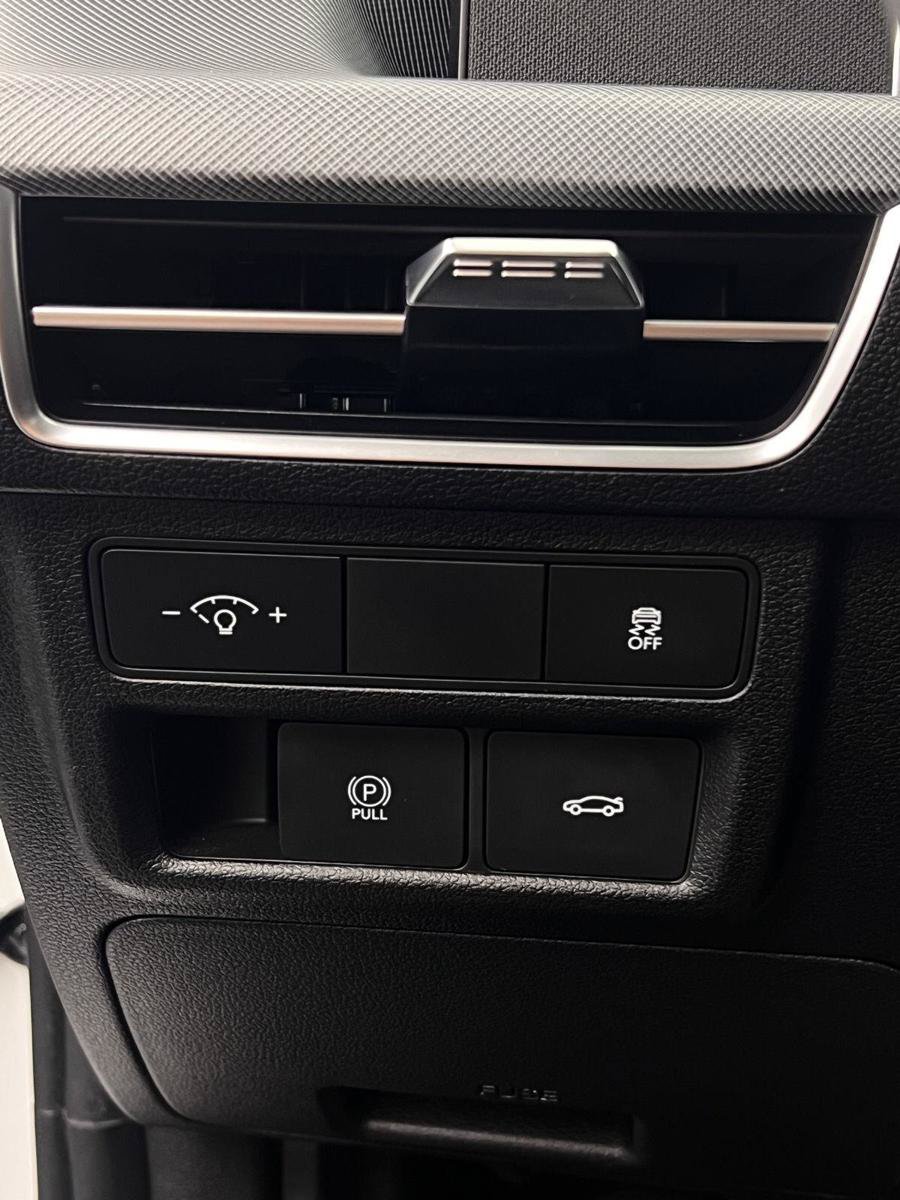 Used 2025 Hyundai Sonata SEL FWD image 11