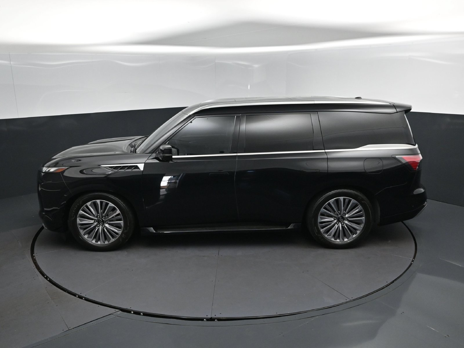 Certified 2025 INFINITI QX80 Luxe RWD image 32
