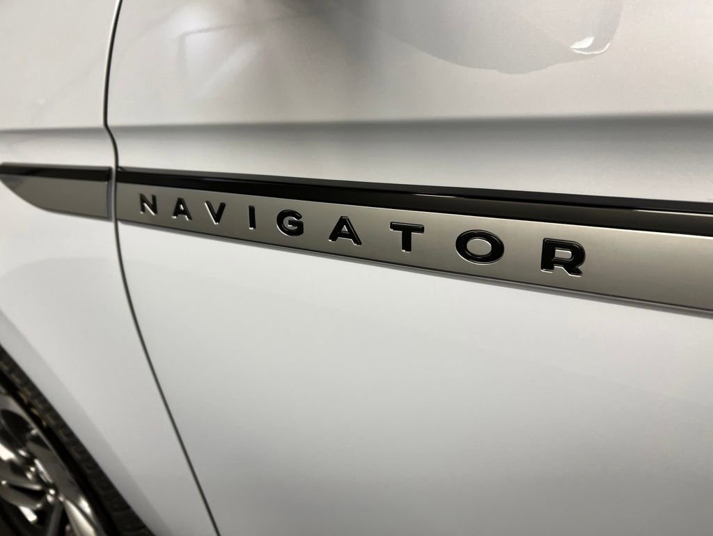New 2026 Lincoln Navigator Reserve AWD/4WD image 43