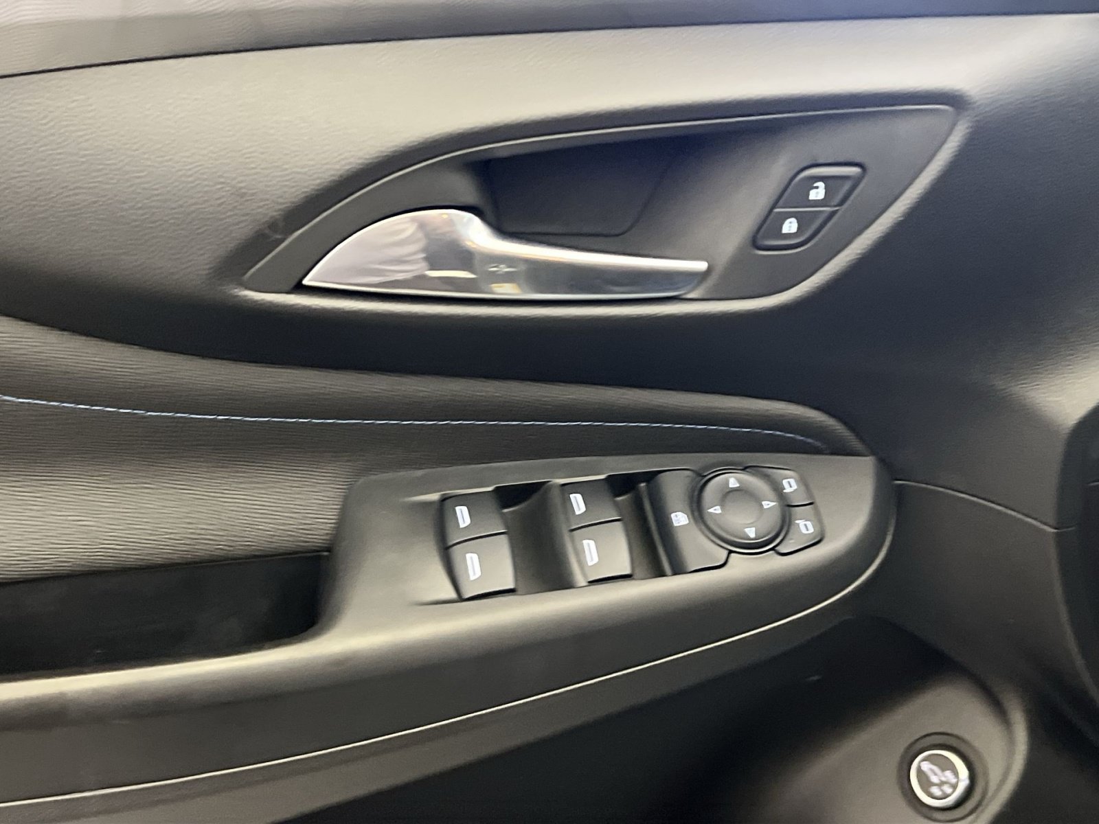 Used 2025 Buick Envista Sport Touring w/ Experience Buick Package FWD image 14