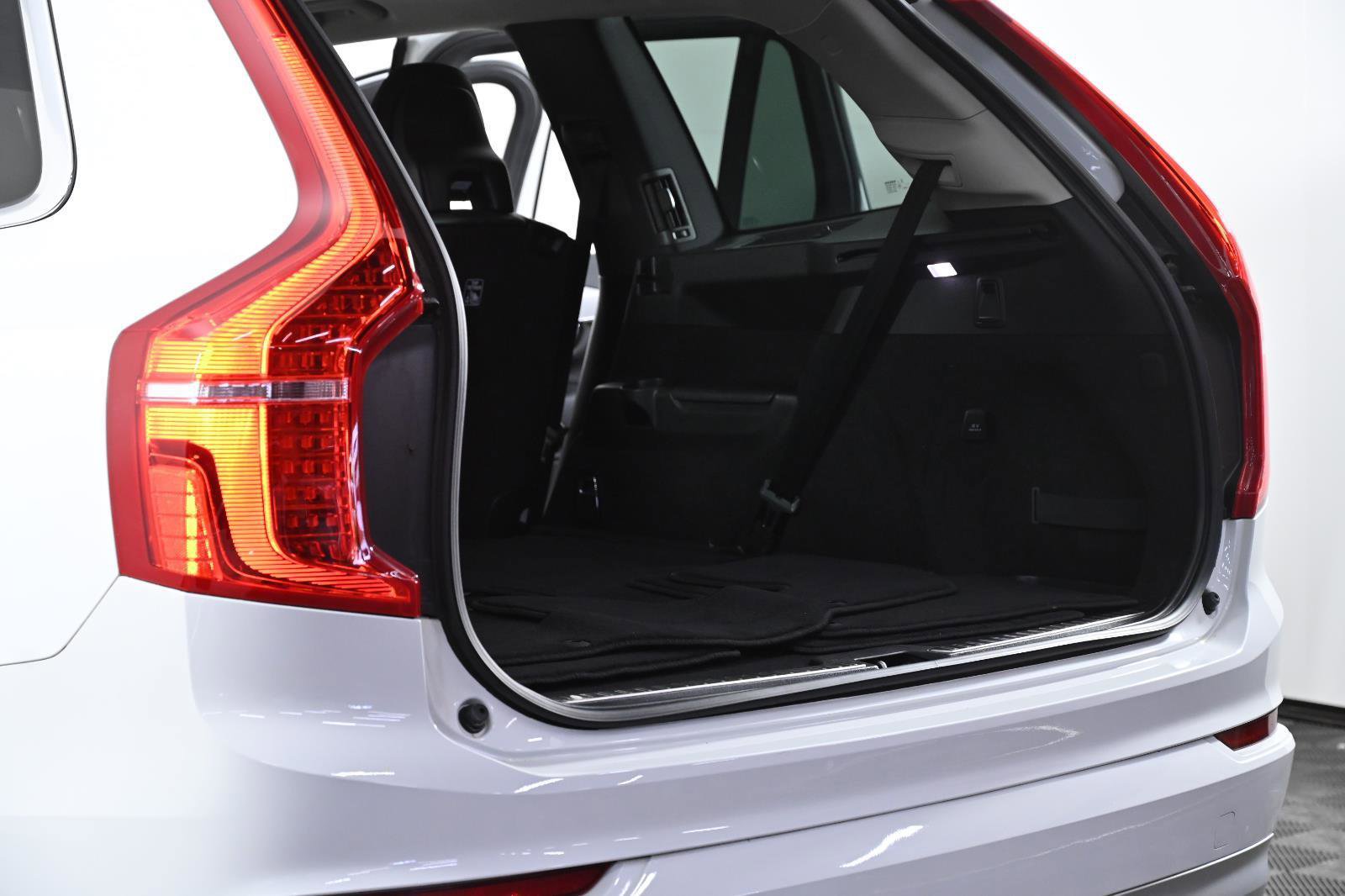 Used 2022 Volvo XC90 T5 Momentum w/ Advanced Package image 33