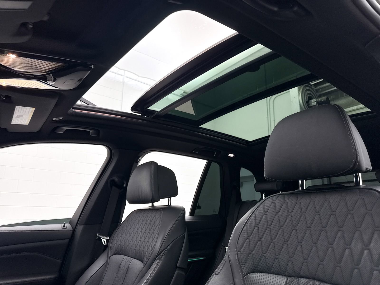 Used 2021 BMW X5 M50i image 3