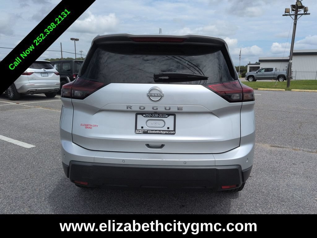 Used 2025 Nissan Rogue SV FWD image 8
