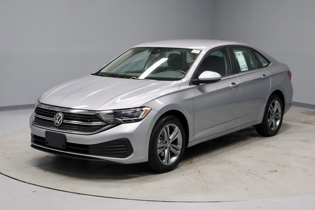 Used 2024 Volkswagen Jetta SE image 8