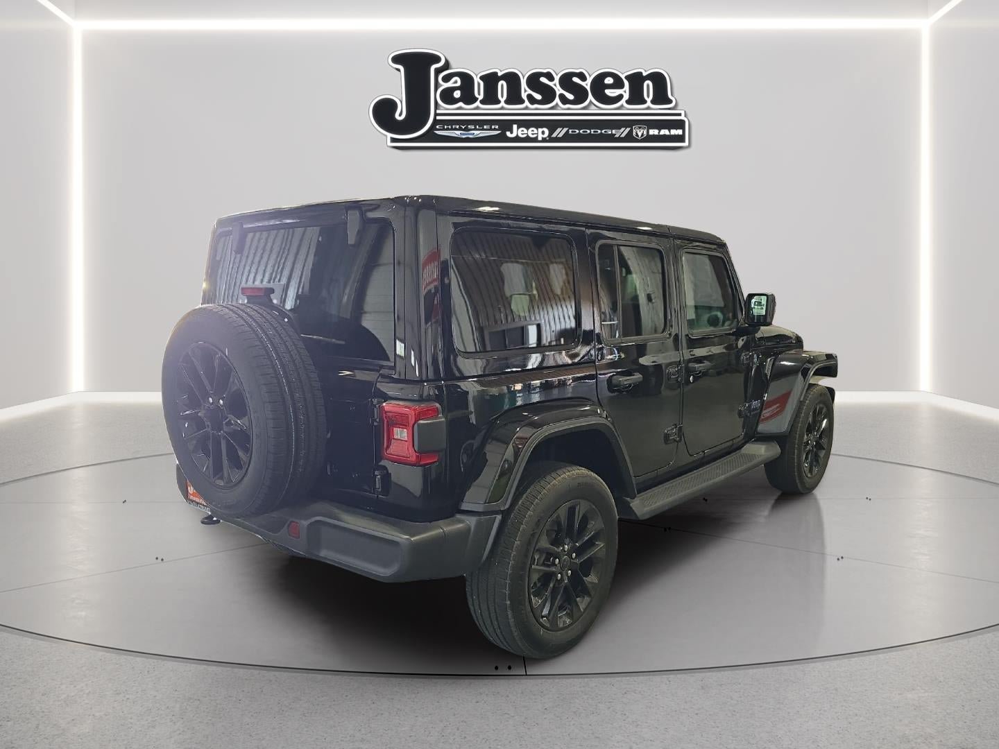 Used 2025 Jeep Wrangler Unlimited Sahara AWD/4WD image 5