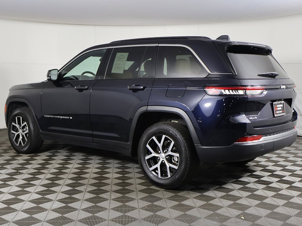 Used 2024 Jeep Grand Cherokee Limited image 10