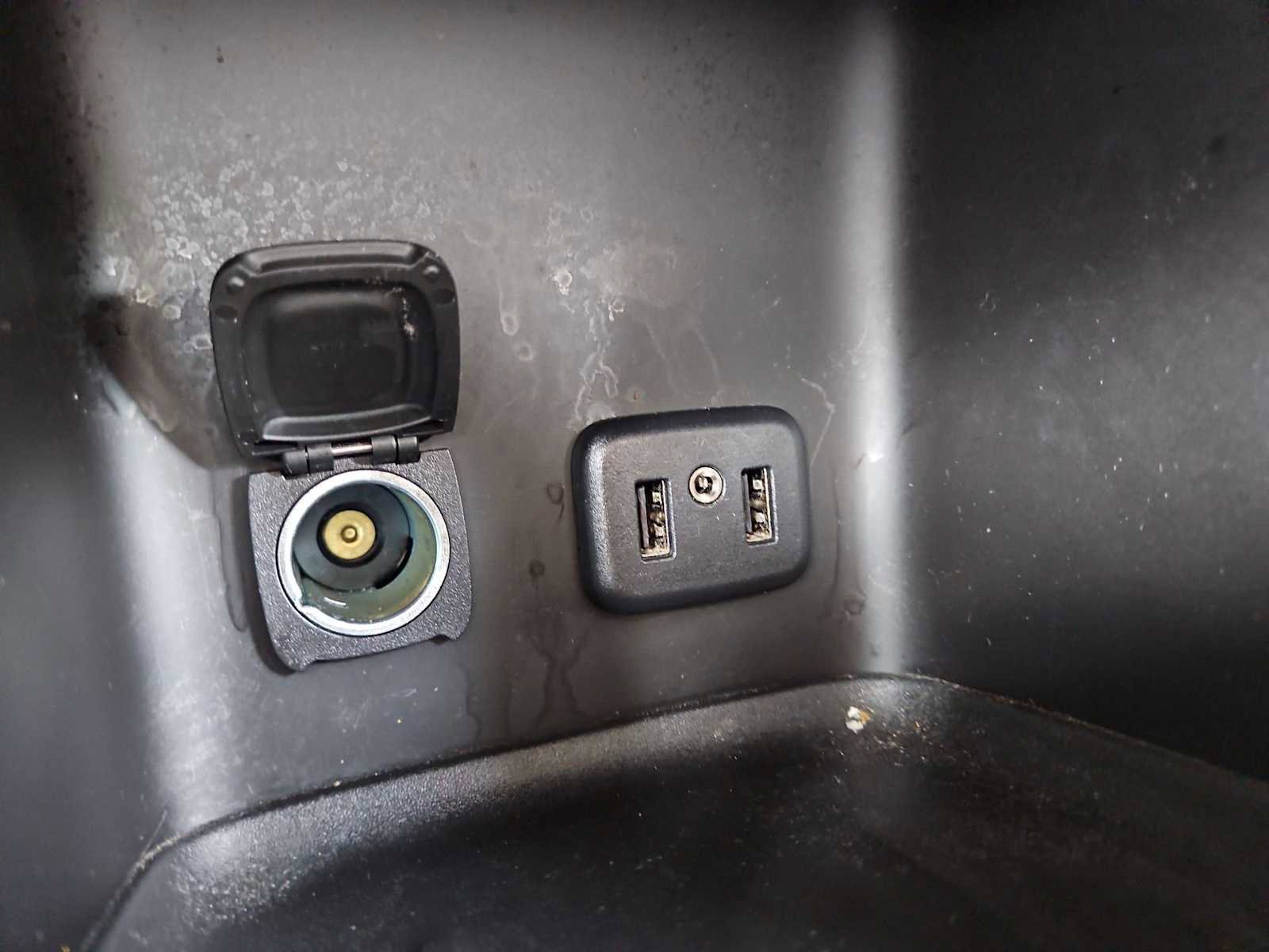 Used 2017 GMC Acadia Denali w/ Technology Package FWD image 34