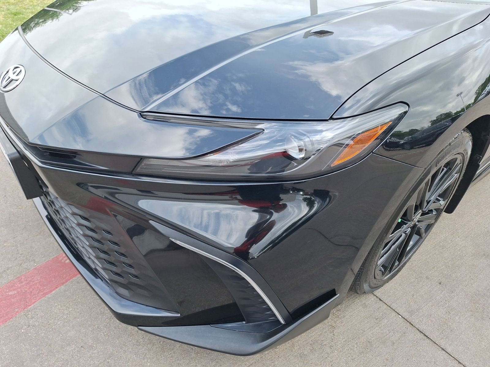 Used 2025 Toyota Camry SE FWD image 10