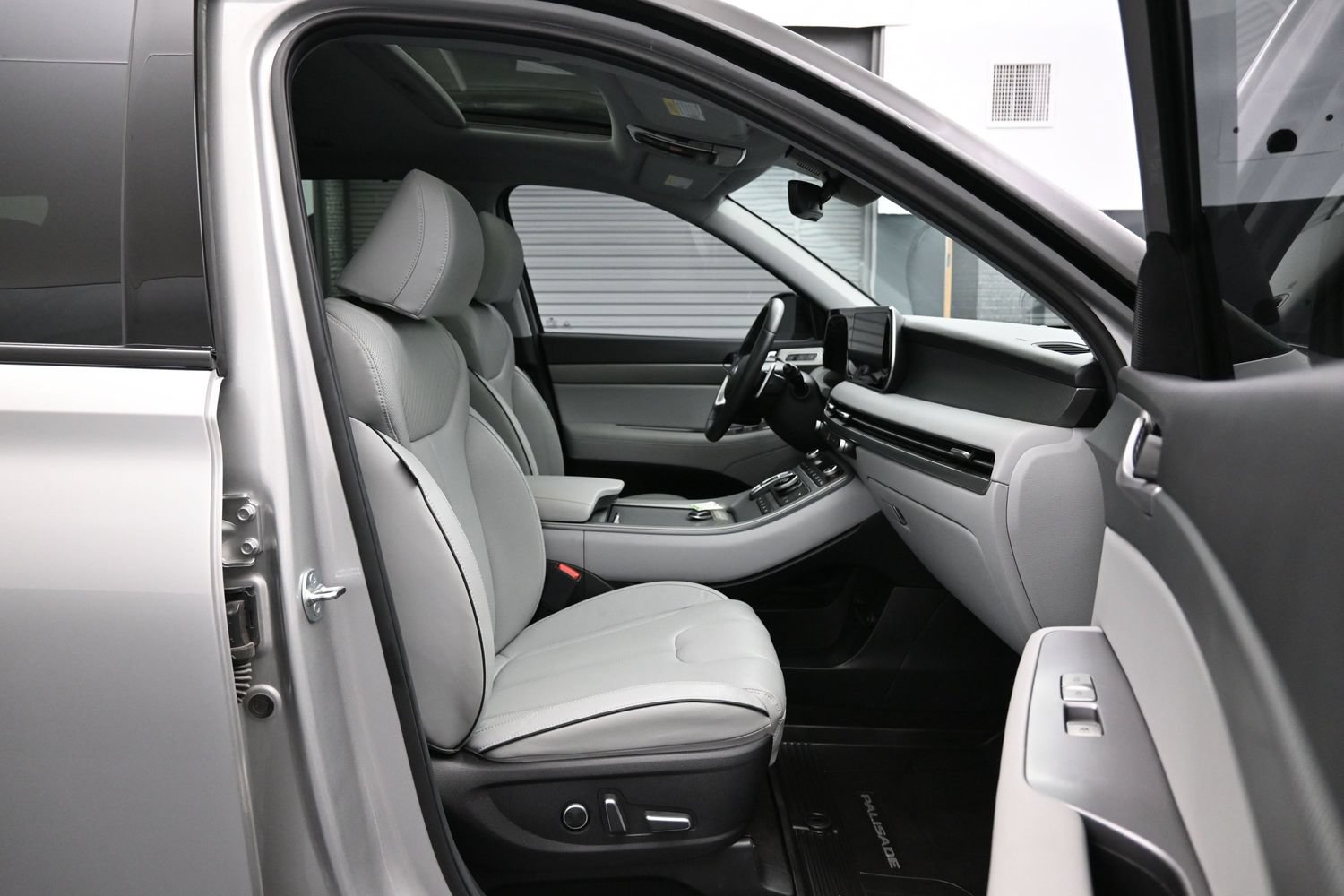 Used 2024 Hyundai Palisade SEL w/ Premium Package FWD image 13
