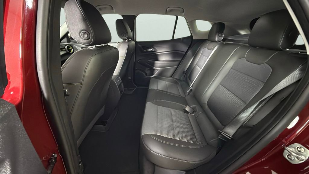 Certified 2025 Chevrolet Trax LT w/ Driver Confidence Package image 25