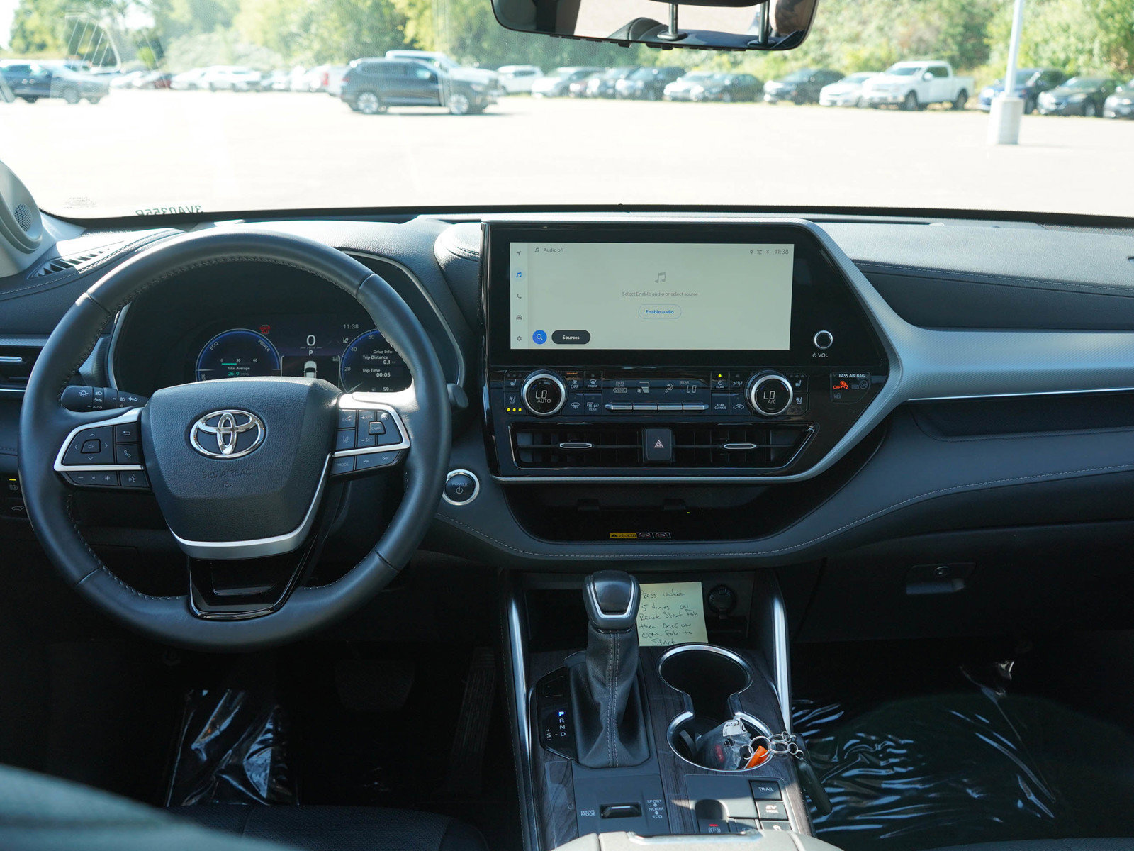 Used 2025 Toyota Highlander Platinum AWD/4WD image 18