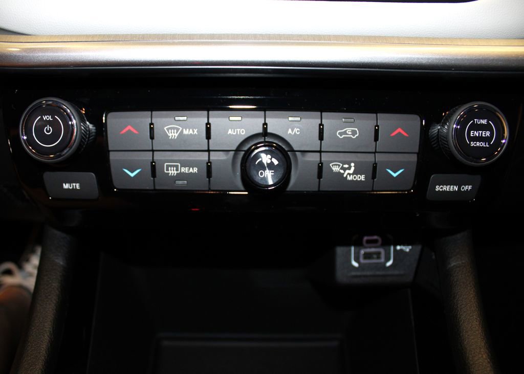 New 2026 Jeep Compass Limited image 17