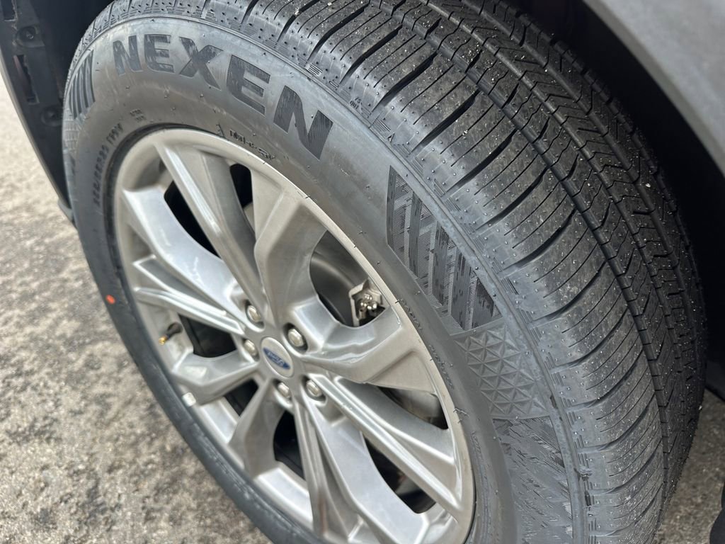 Used 2022 Ford Explorer Limited image 22