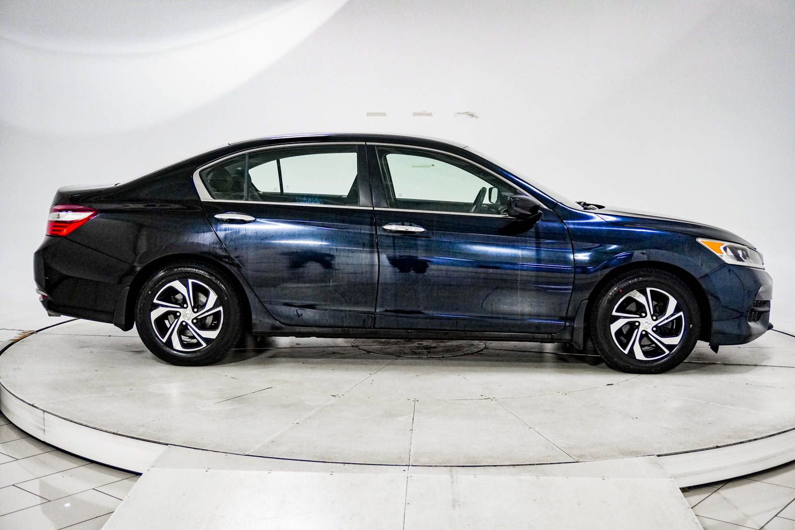 Used 2016 Honda Accord LX image 10