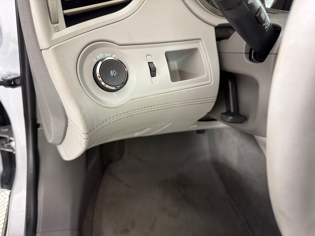 Used 2013 Buick LaCrosse Leather FWD image 12