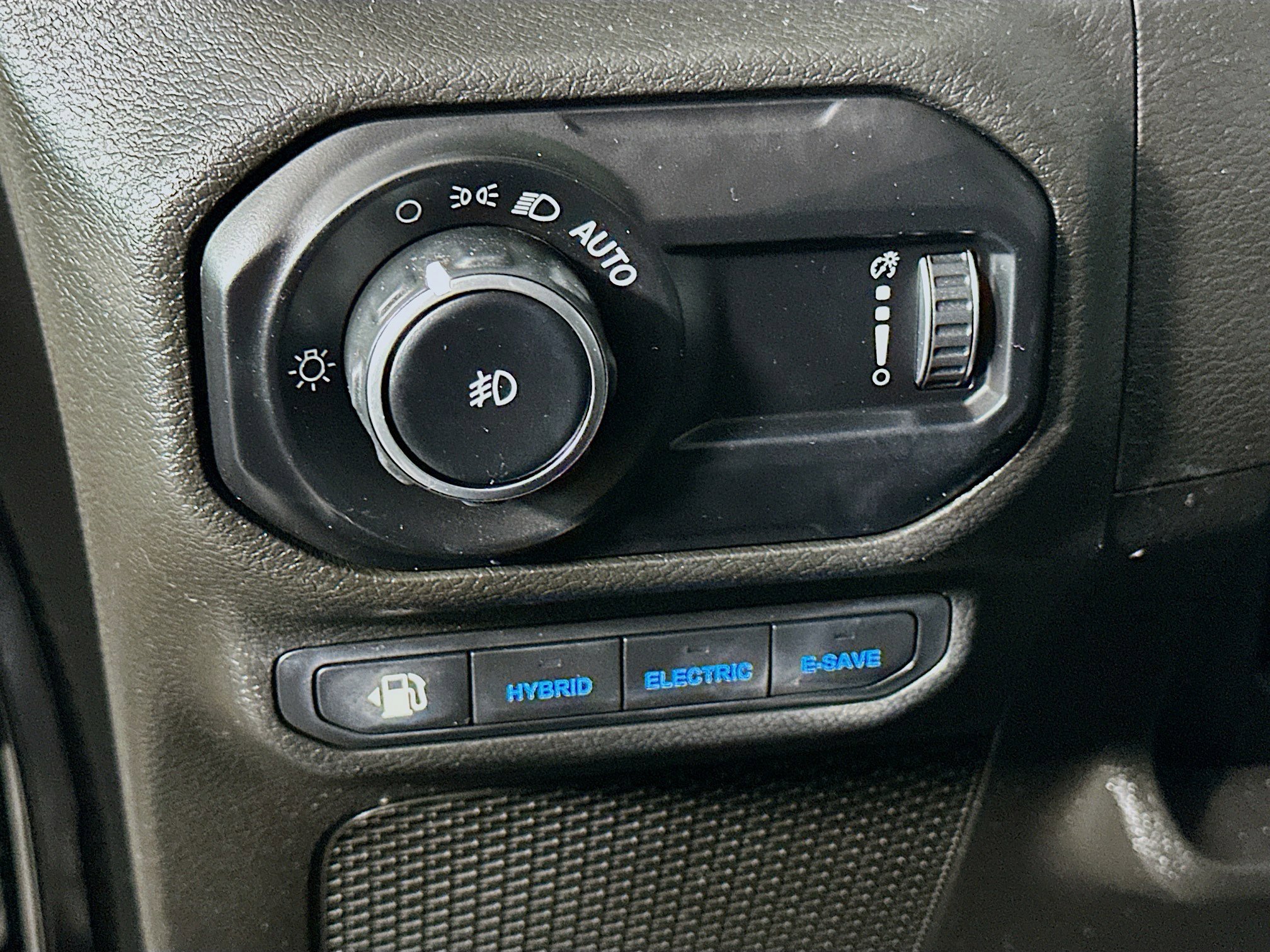 Used 2023 Jeep Wrangler Unlimited Sahara image 17