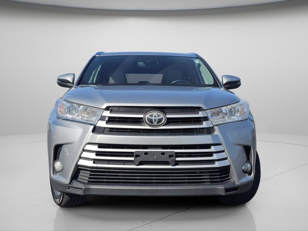 Used 2018 Toyota Highlander XLE AWD/4WD image 3