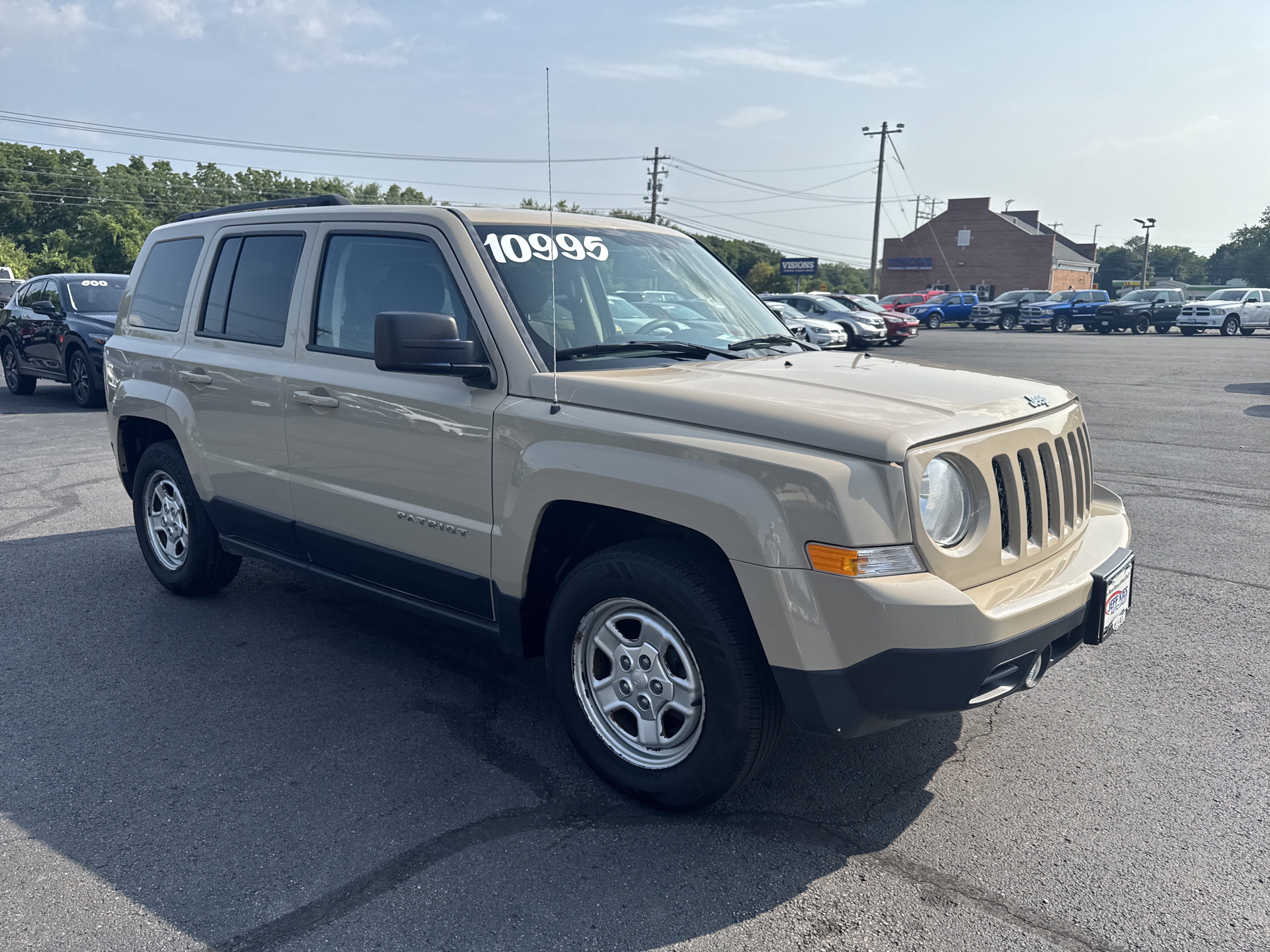 Used 2017 Jeep Patriot Sport w/ Power Value Group FWD image 3